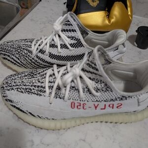 Yeezy 350 V2 Zebra